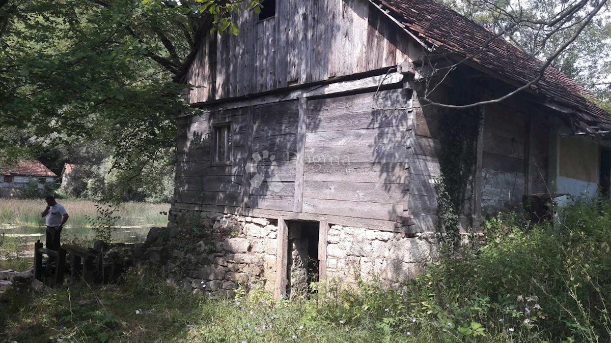 Hiša Naprodaj - KARLOVAČKA  Slunj