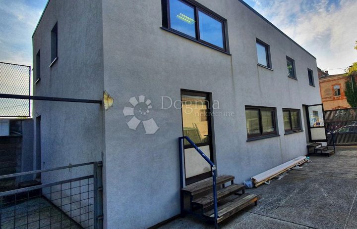 Locaux commerciaux à louer 2600 m² – Mlaka