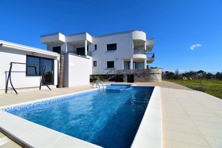 Kuća na prodaju 426 m² – Crikvenica