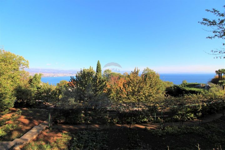 Zemljište na prodaju 718 m² – Oprič