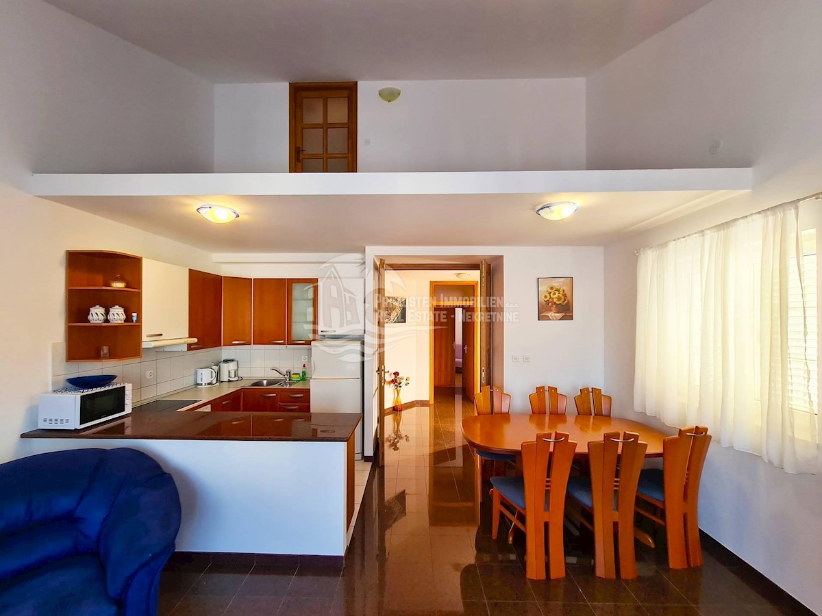 Flat For sale - ŠIBENSKO-KNINSKA  ROGOZNICA 