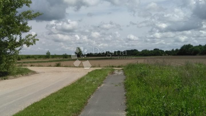 Działka na sprzedaż 5032 m² – Trnovec