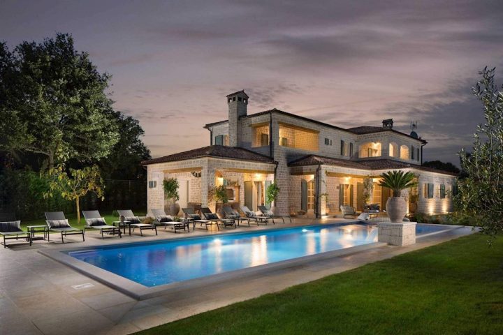Kuća na prodaju 372 m² – Ladići