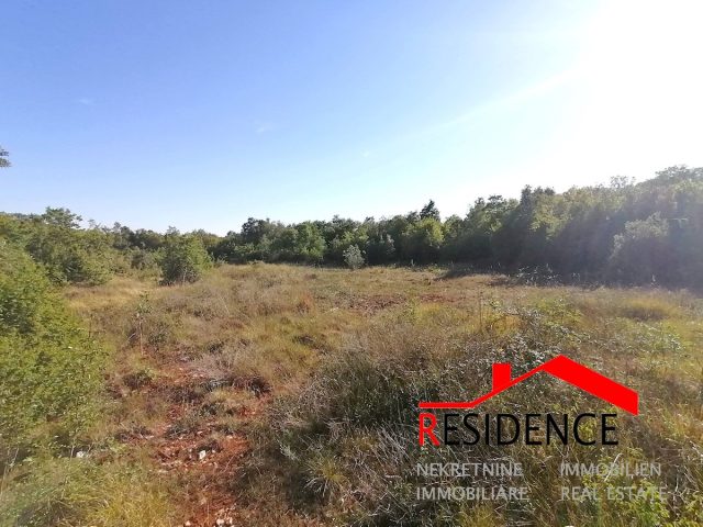 Zemljište na prodaju 12132 m² – Valtura