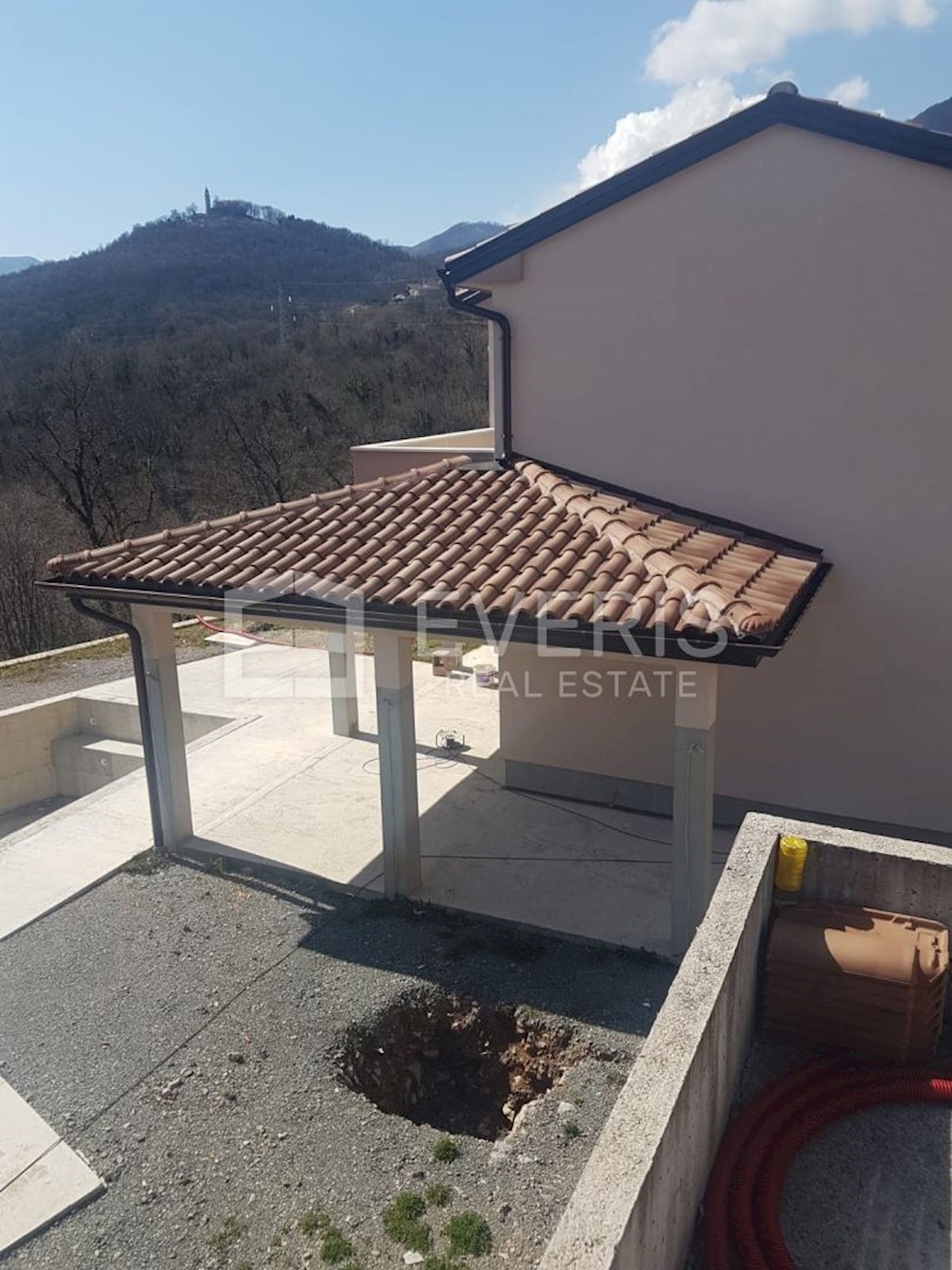Dom Na predaj - PRIMORSKO-GORANSKA  MATULJI 