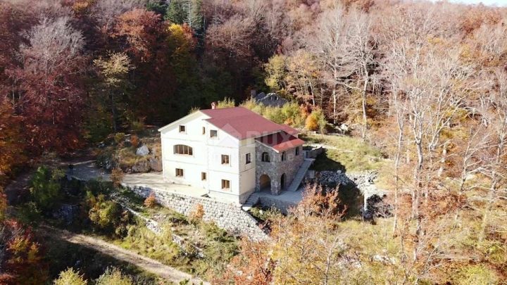 House for sale 700 m² – Oprič