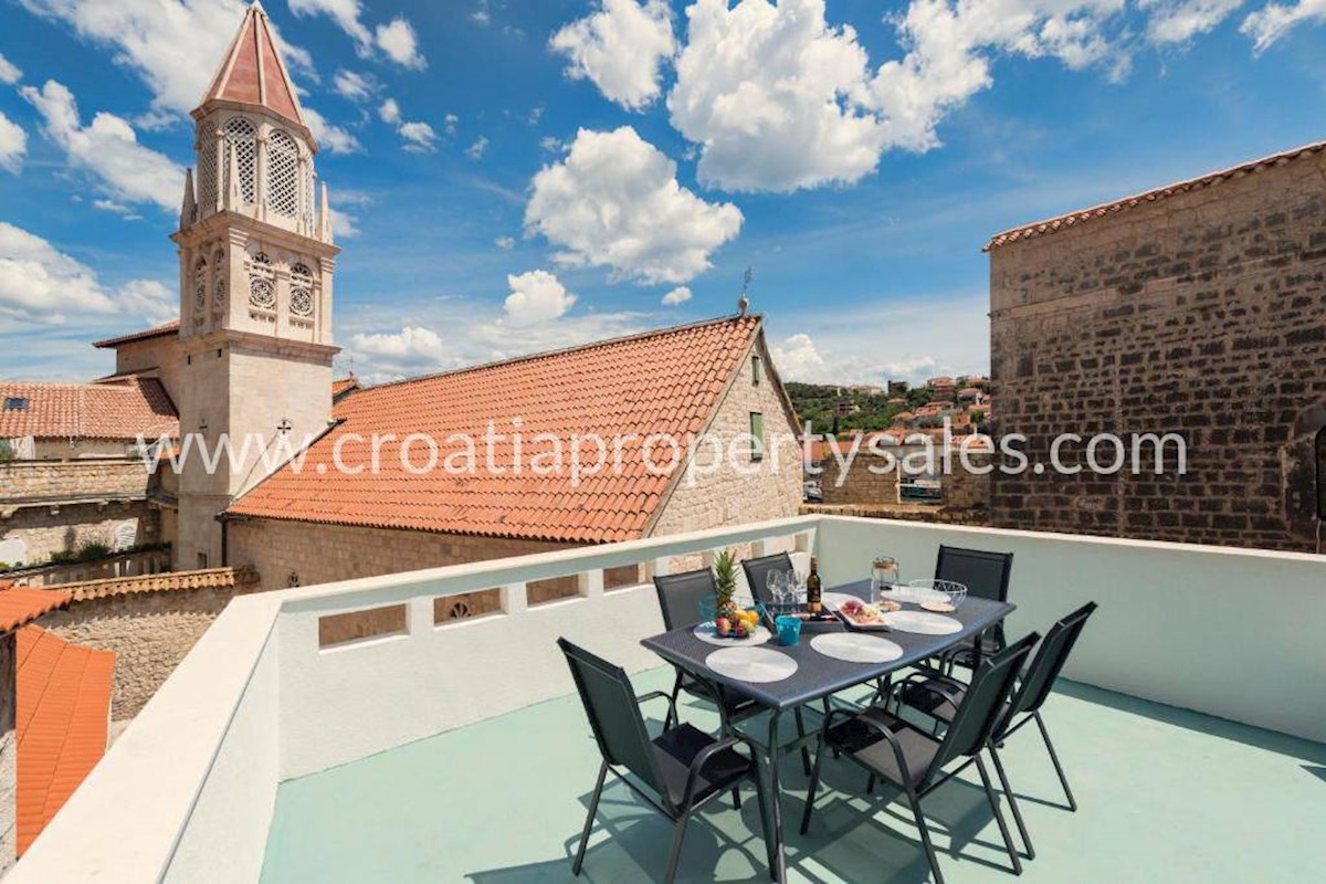 House For sale - SPLITSKO-DALMATINSKA  TROGIR 