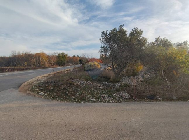 Land for sale 1638 m² – Vrbnik