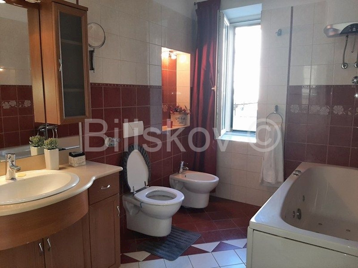 Appartement À louer - SPLITSKO-DALMATINSKA  SPLIT 