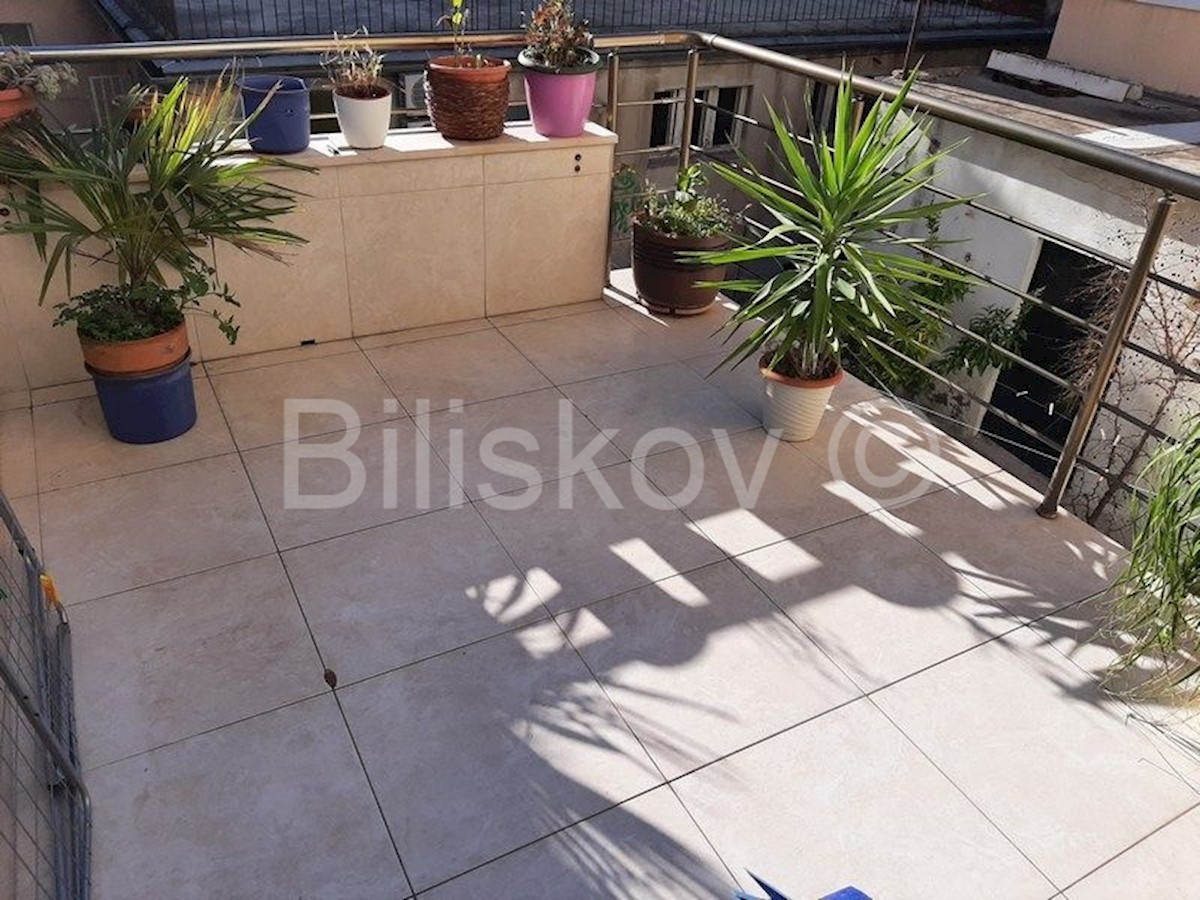 Appartement À louer - SPLITSKO-DALMATINSKA  SPLIT 