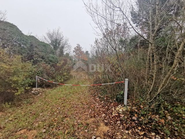Zemljište na prodaju 11980 m² – Rakalj