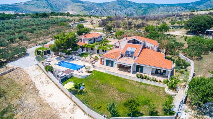 Dům na prodej 690 m² – Trogir