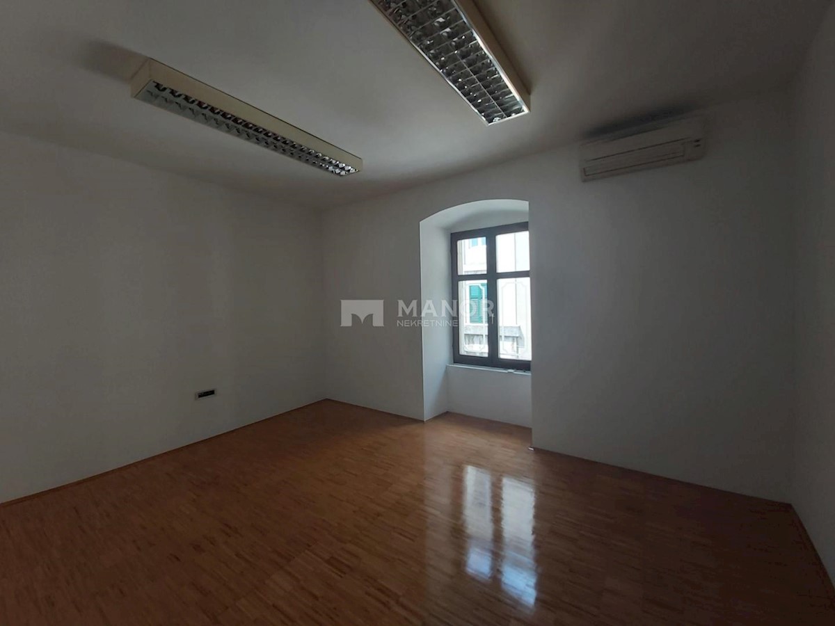 Business premises For rent - PRIMORSKO-GORANSKA  RIJEKA 