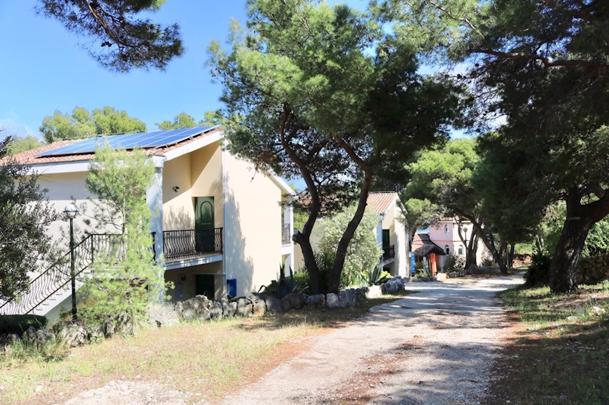 Casa In vendita - ŠIBENSKO-KNINSKA  ROGOZNICA 