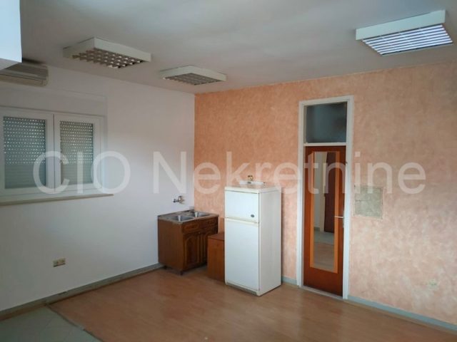 Poslovni prostor za najam 25 m² – Sućidar