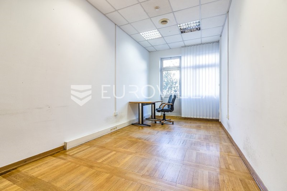 Business premises For rent - KARLOVAČKA  OZALJ 