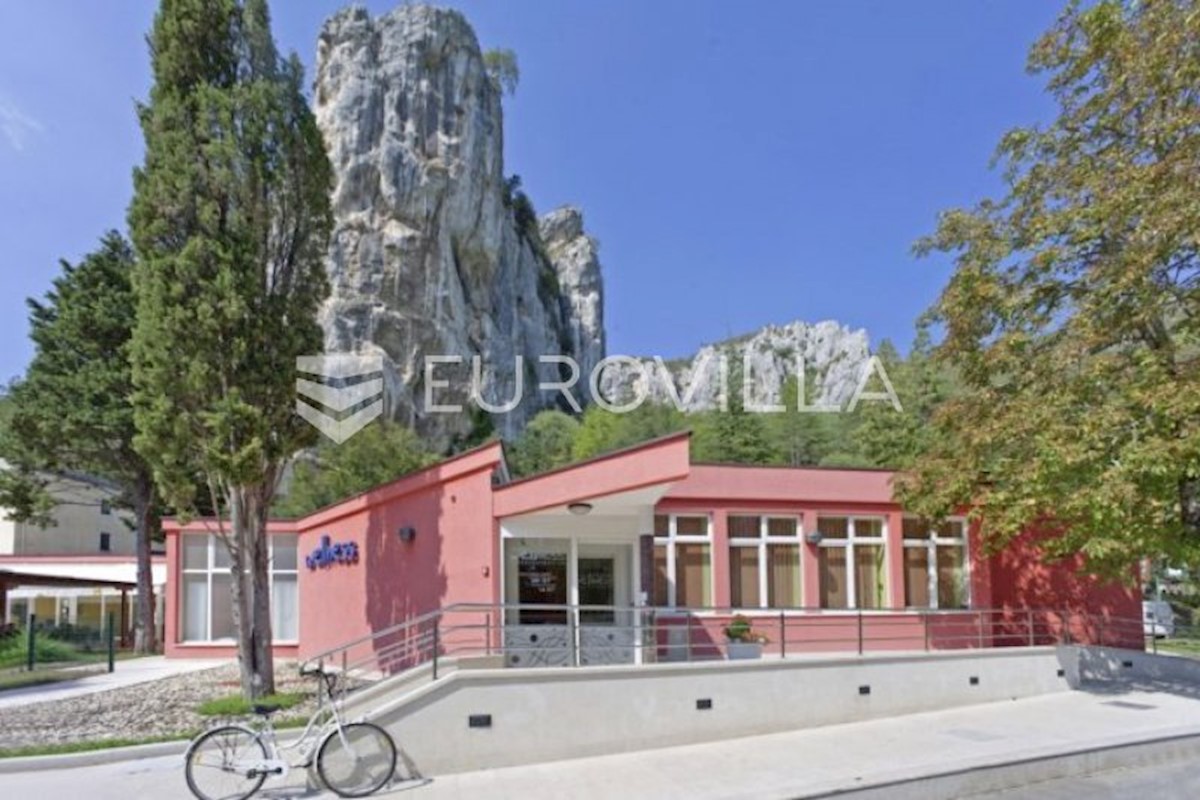 Business premises For sale - ISTARSKA  OPRTALJ 