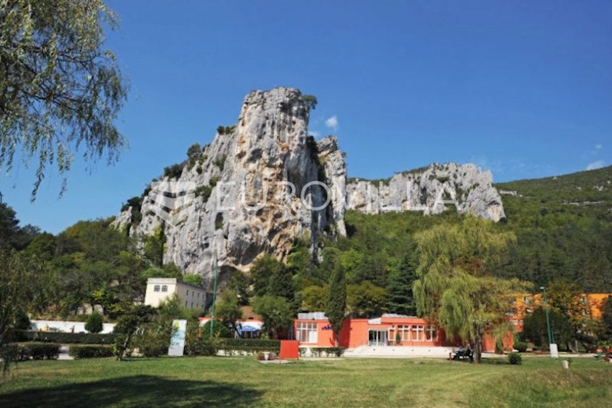 Business premises For sale - ISTARSKA  OPRTALJ 