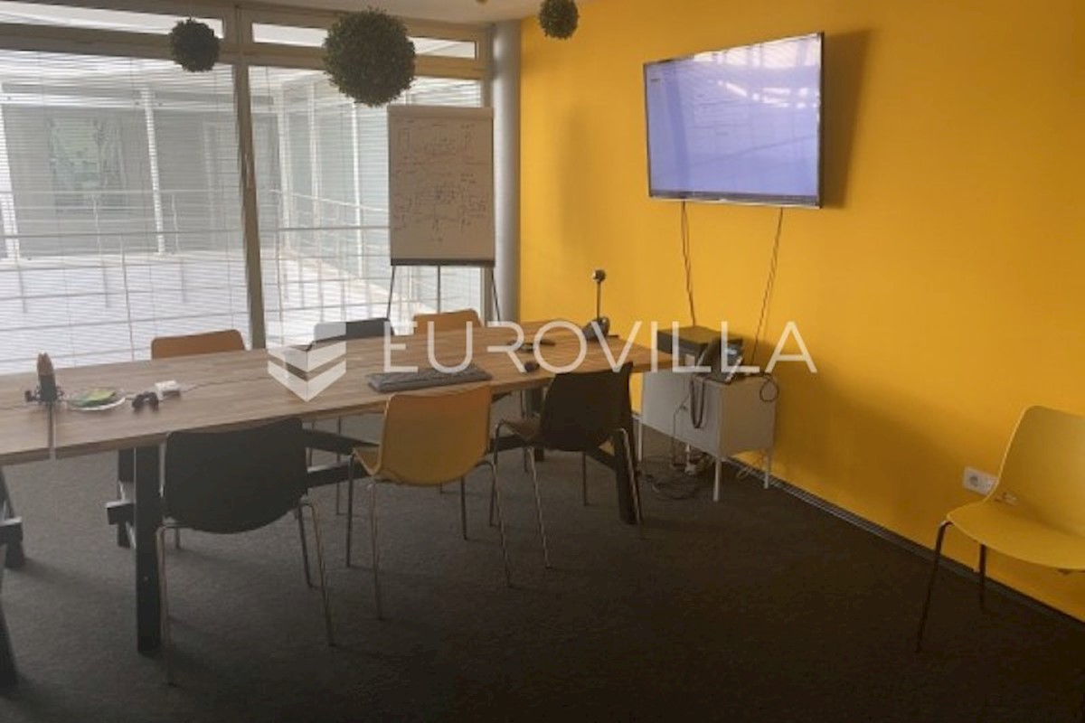 Business premises For rent - ZAGREBAČKA  DUBRAVA 