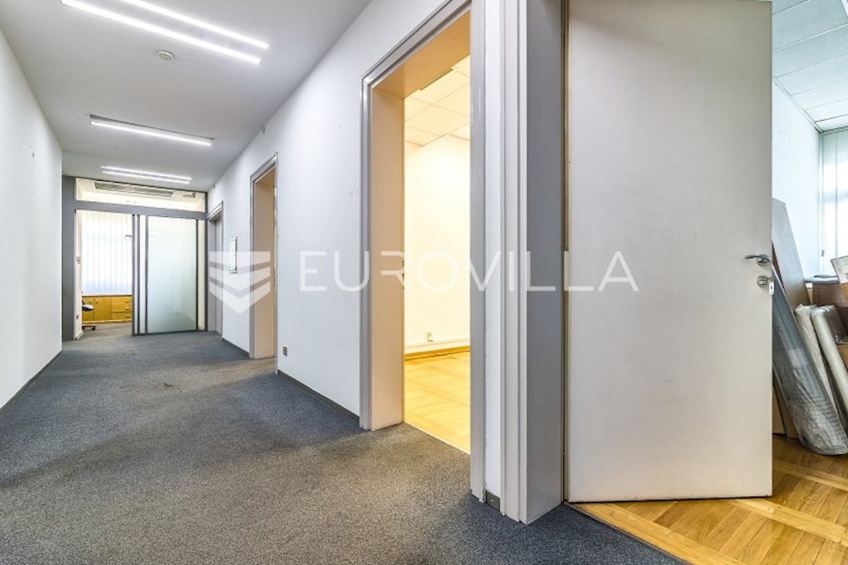 Business premises For rent - KARLOVAČKA  OZALJ 