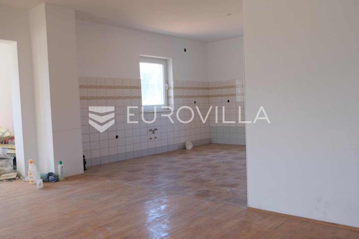 House For sale - ZAGREBAČKA  DUBRAVA 