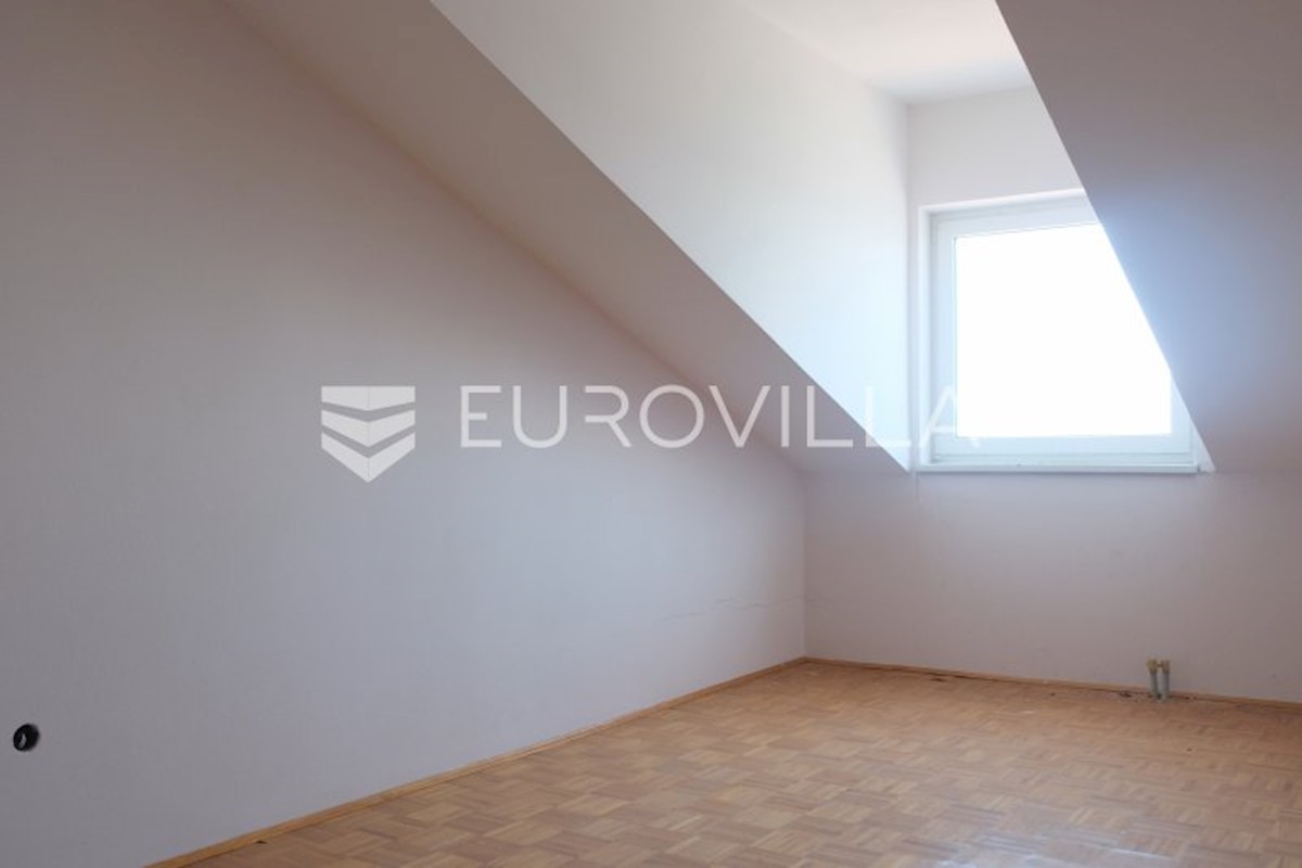 House For sale - ZAGREBAČKA  DUBRAVA 