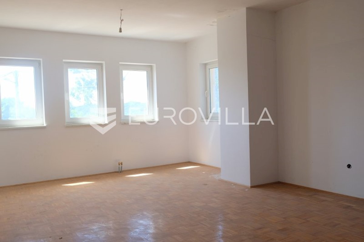 House For sale - ZAGREBAČKA  DUBRAVA 