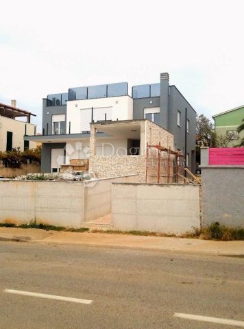 Kuća na prodaju 200 m² – Ližnjan