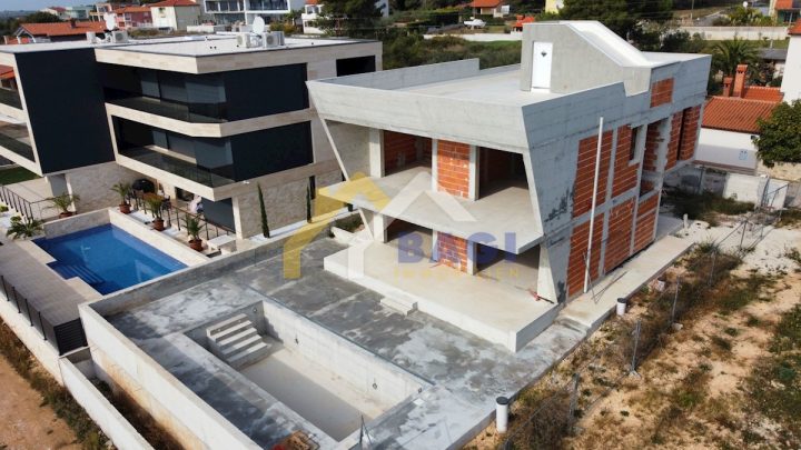 Kuća na prodaju 308 m² – Medulin