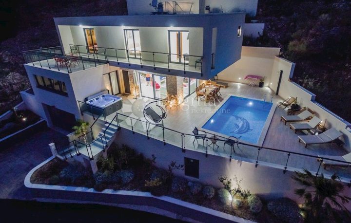House for sale 300 m² – Lokva Rogoznica