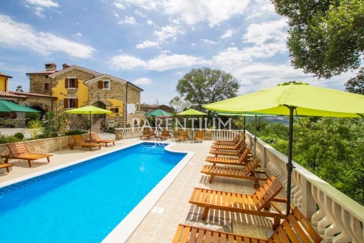 Kuća na prodaju 364 m² – Pićan