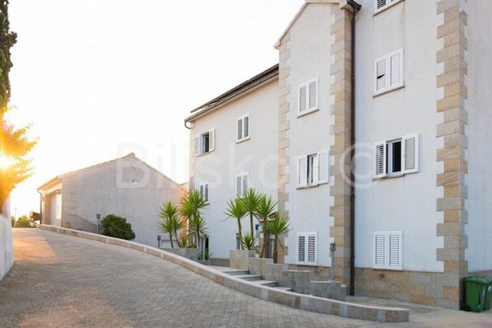 Commerciale in vendita 734 m² – Supetar