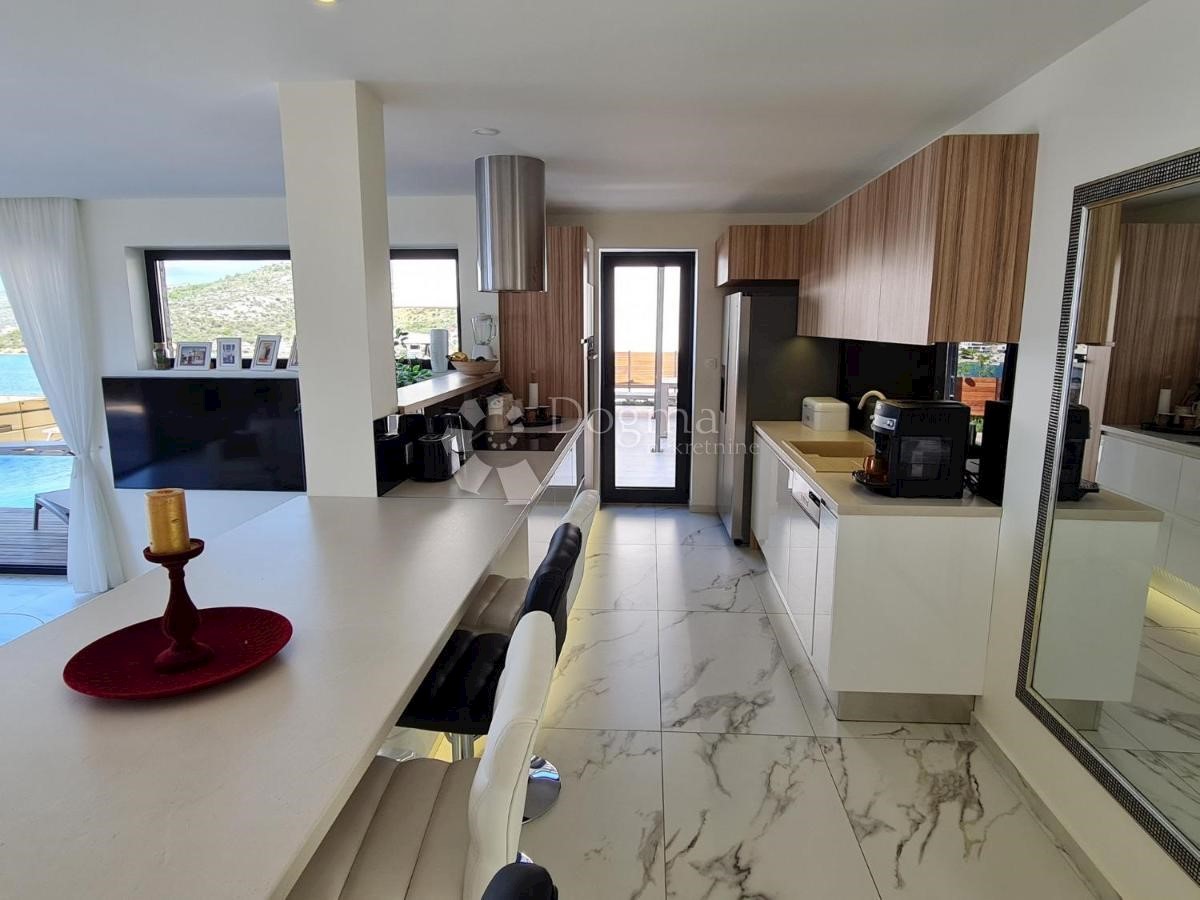 House For sale - ŠIBENSKO-KNINSKA ROGOZNICA