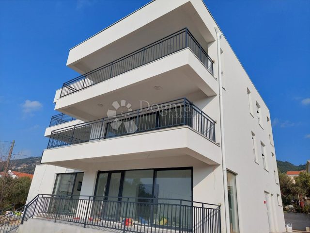 Gewerbefläche zu verkaufen 150 m² – Banjol