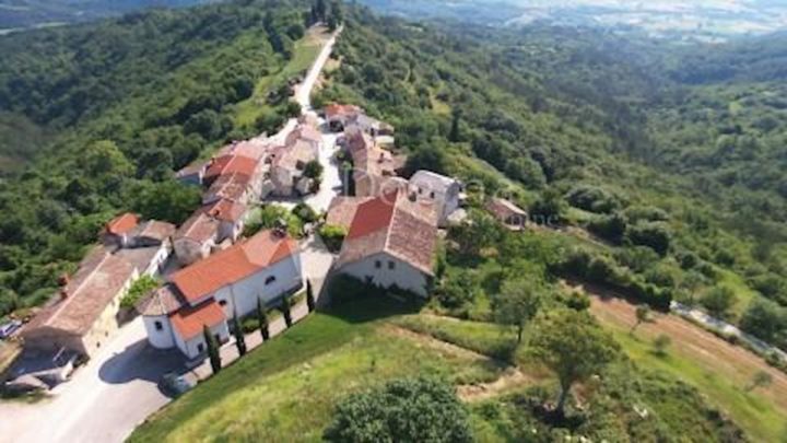 Parcela na predaj 18775 m² – Cerovlje
