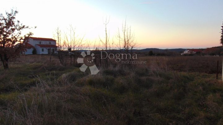 Pozemek na prodej 1830 m² – Rovinjsko Selo