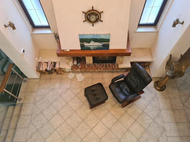 Appartement à louer 200 m² – Kostrena