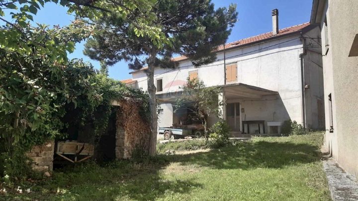 Hiša na predaj 235 m² – Krasica
