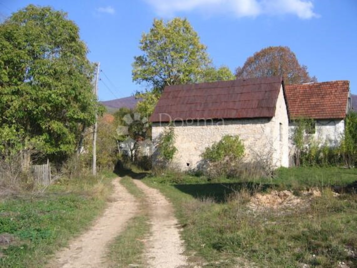 Hiša Naprodaj - LIČKO-SENJSKA  Plitvička Jezera