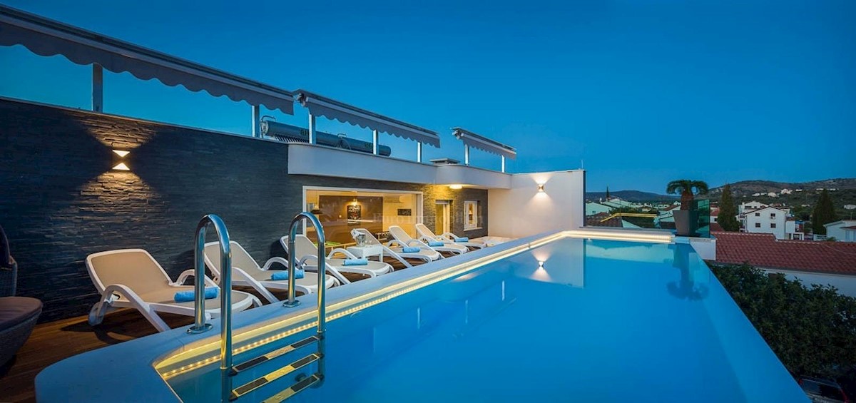 Casa In vendita - ŠIBENSKO-KNINSKA  ROGOZNICA 