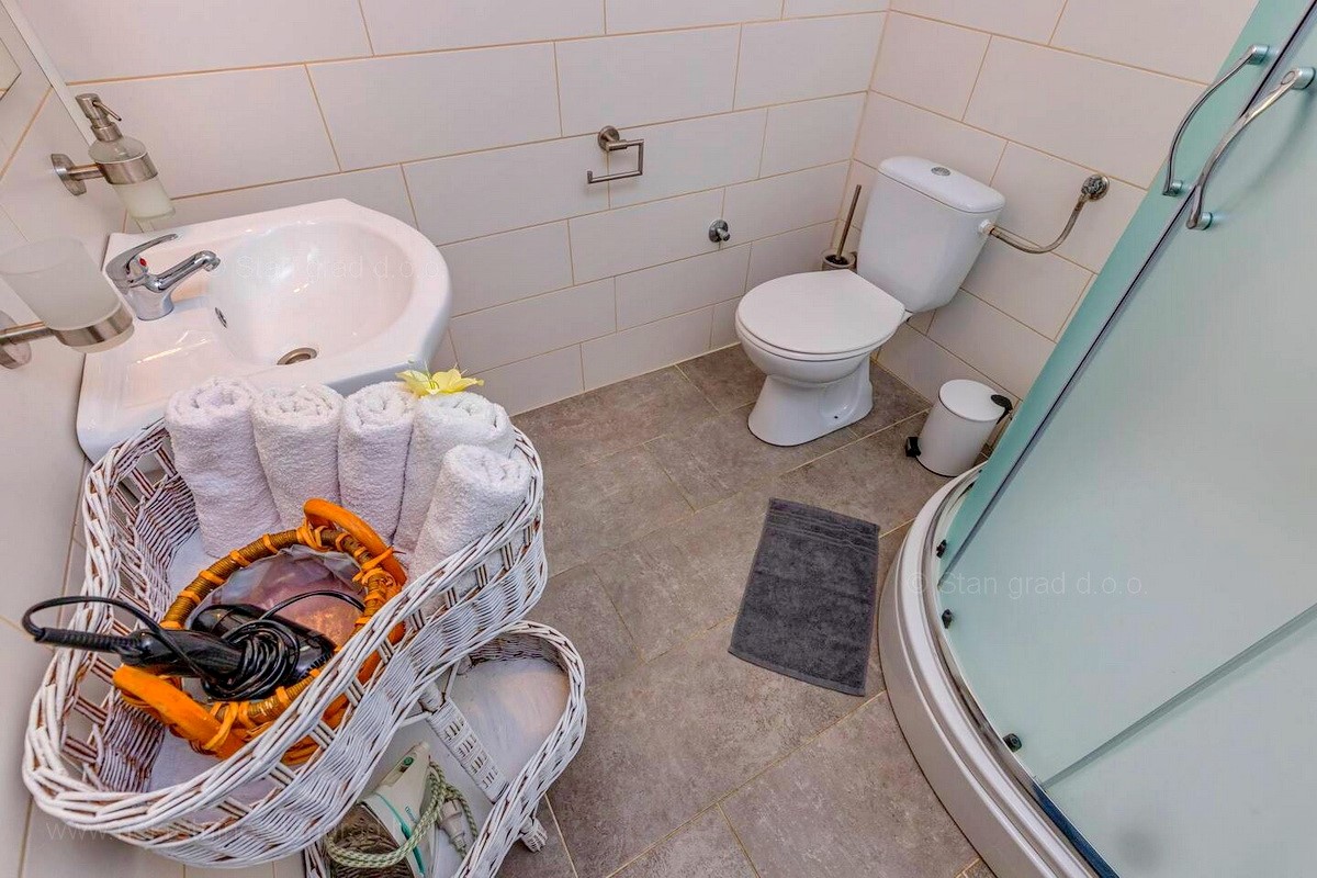 Haus Zu verkaufen - PRIMORSKO-GORANSKA  CRIKVENICA 