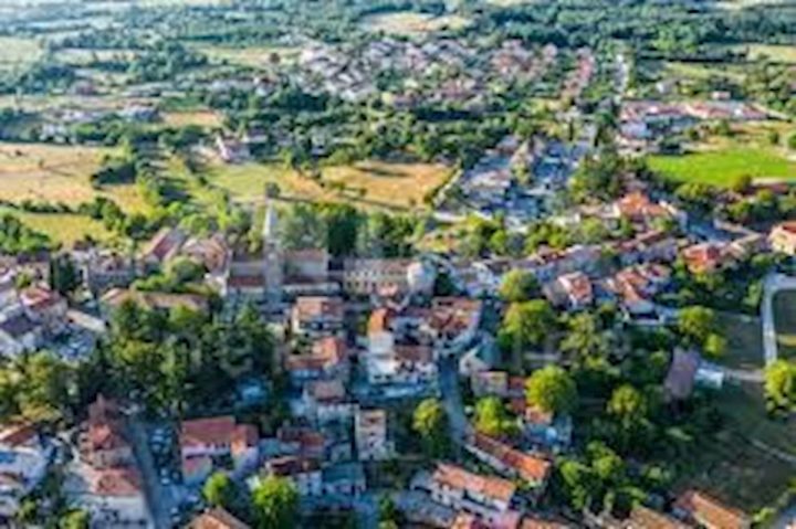 Pozemok na predaj 1869 m² – Cere