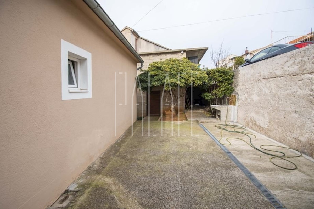 Haus Zu verkaufen - ŠIBENSKO-KNINSKA  ŠIBENIK 