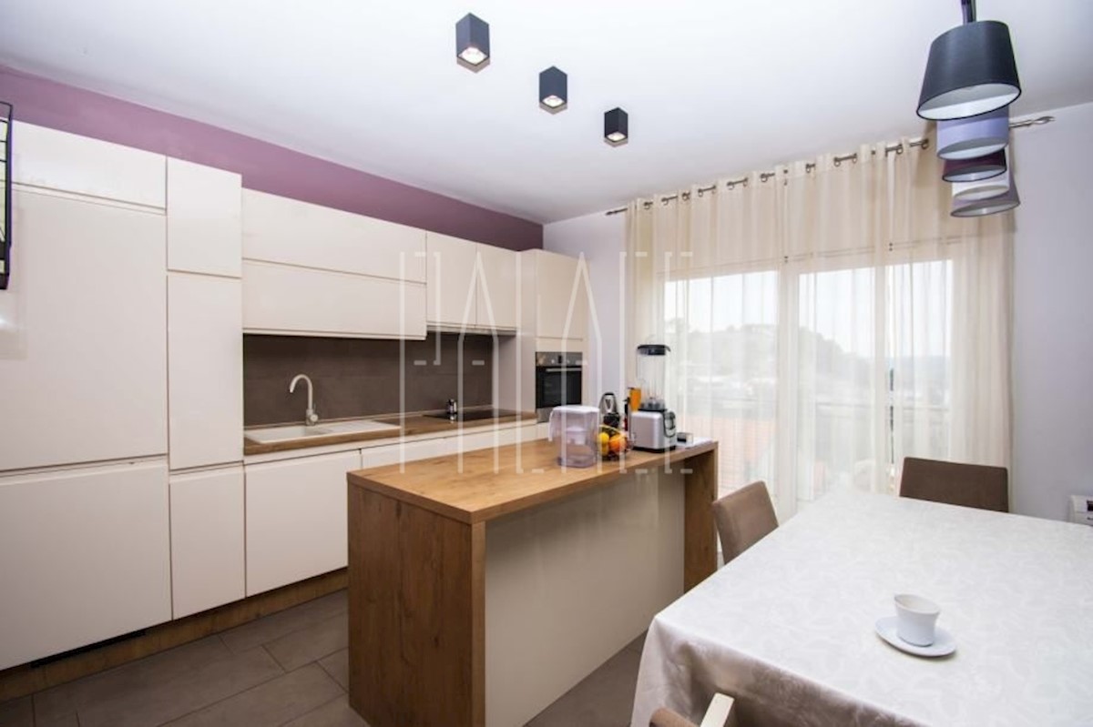 Haus Zu verkaufen - ŠIBENSKO-KNINSKA  ŠIBENIK 