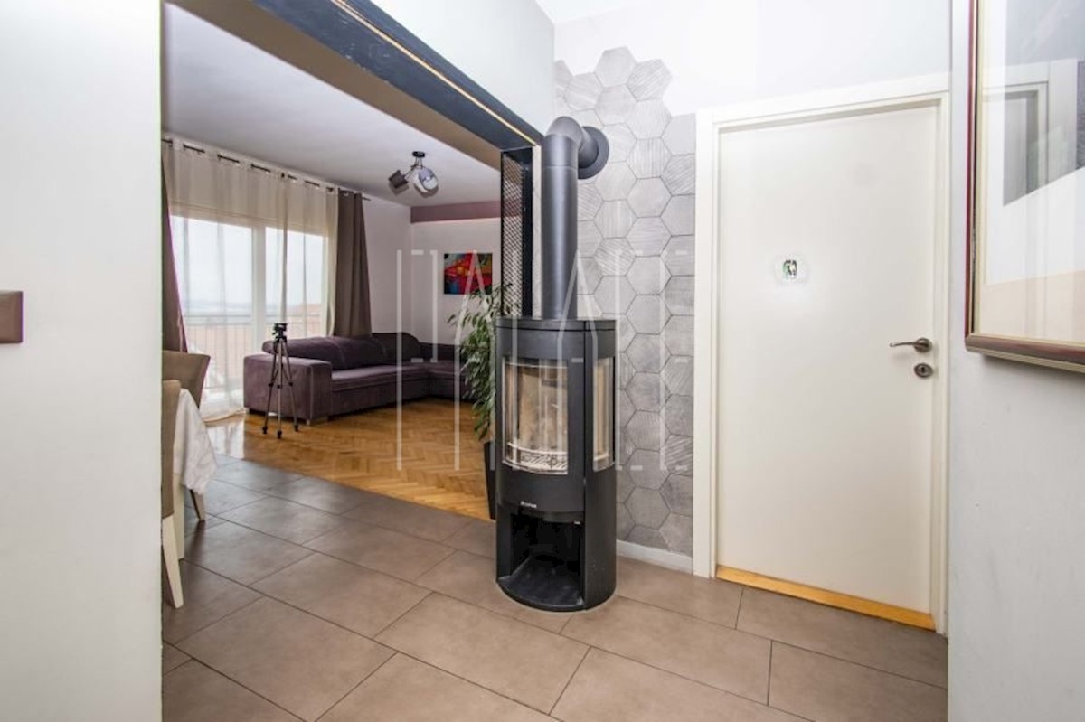 Haus Zu verkaufen - ŠIBENSKO-KNINSKA  ŠIBENIK 