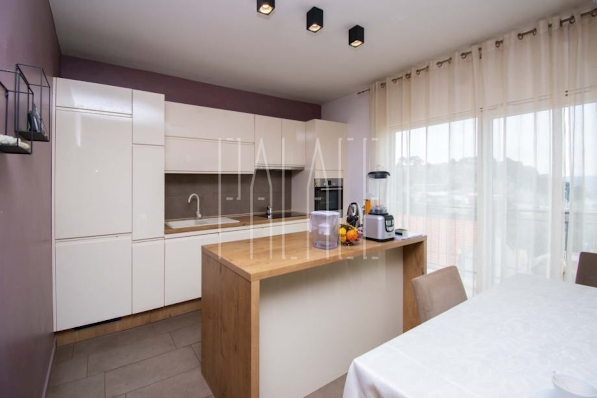 Haus Zu verkaufen - ŠIBENSKO-KNINSKA  ŠIBENIK 