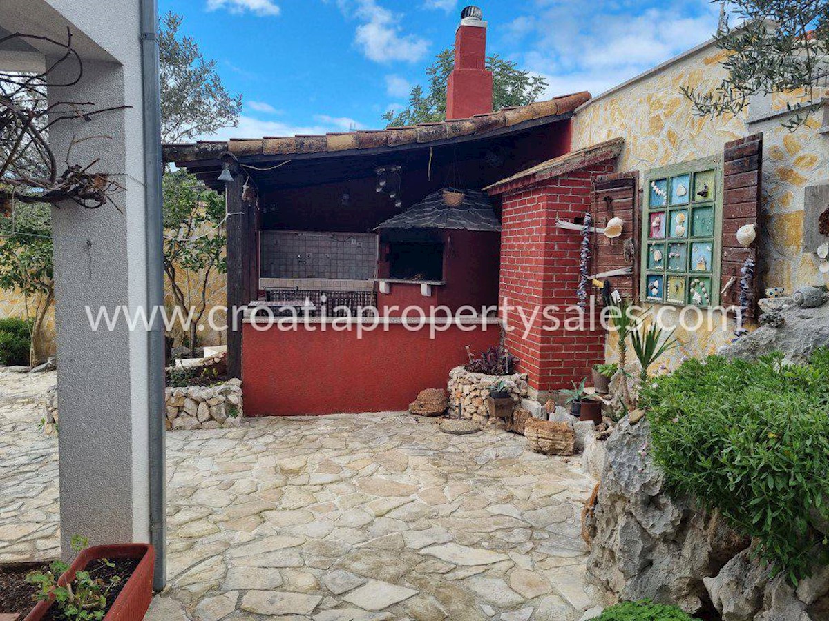 House For sale - SPLITSKO-DALMATINSKA  TROGIR 