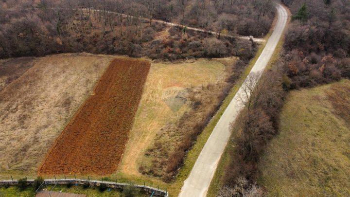 Pozemok na predaj 3708 m² – Dubravci