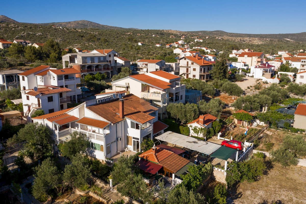 House For sale - ŠIBENSKO-KNINSKA  ROGOZNICA 