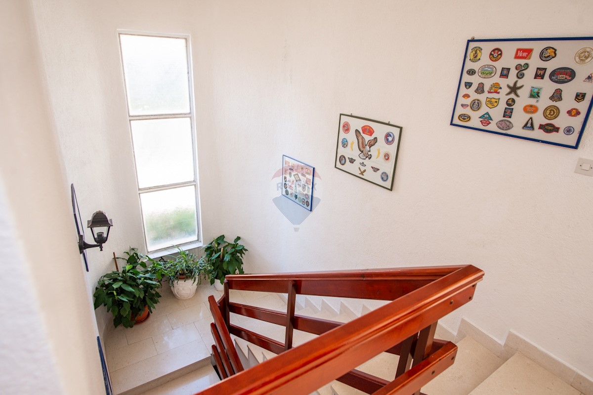 House For sale - ŠIBENSKO-KNINSKA  ROGOZNICA 